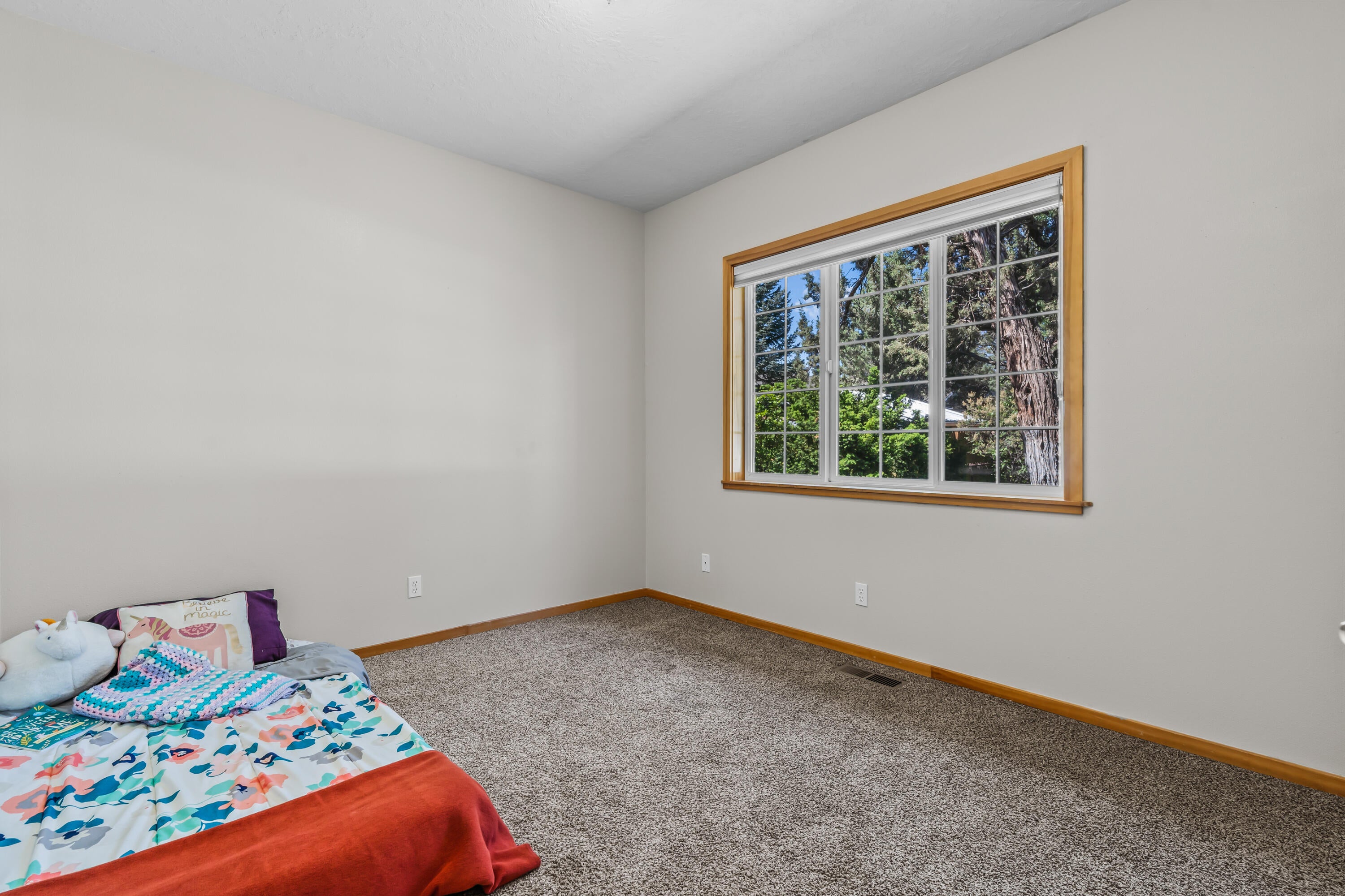 2625 Southwest 37th Street Redmond, OR 97756 - Photo 15 of 26 2023_06_05_2625_sw_37th_st_rdm-12