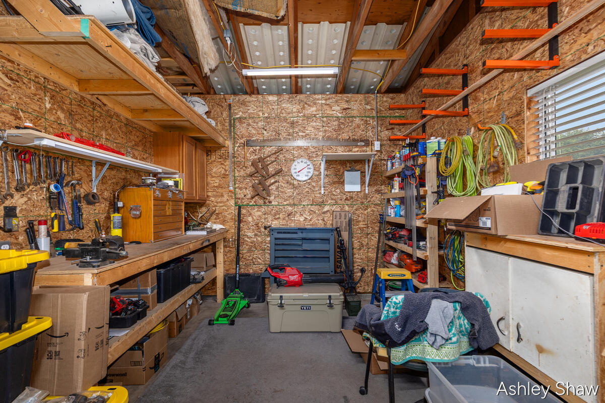 4789 Pleasant Road Hamilton, MI 49419 - Photo 29 of 33 Garage Workshop