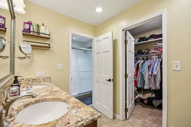 $750,000 | 1006 Bankfield Court, Naperville, IL 60540