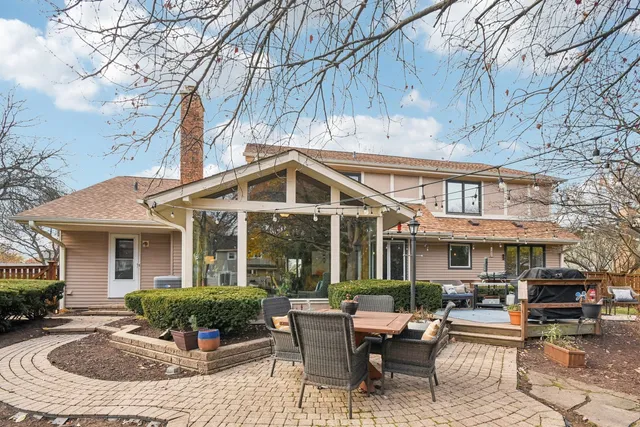 $750,000 | 1006 Bankfield Court, Naperville, IL 60540