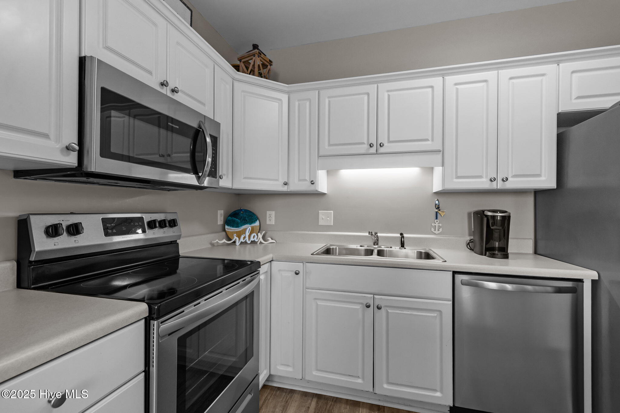 1700 Salter Path Road, Unit S204 Indian Beach, NC 28512 - Photo 22 of 59 kitchen