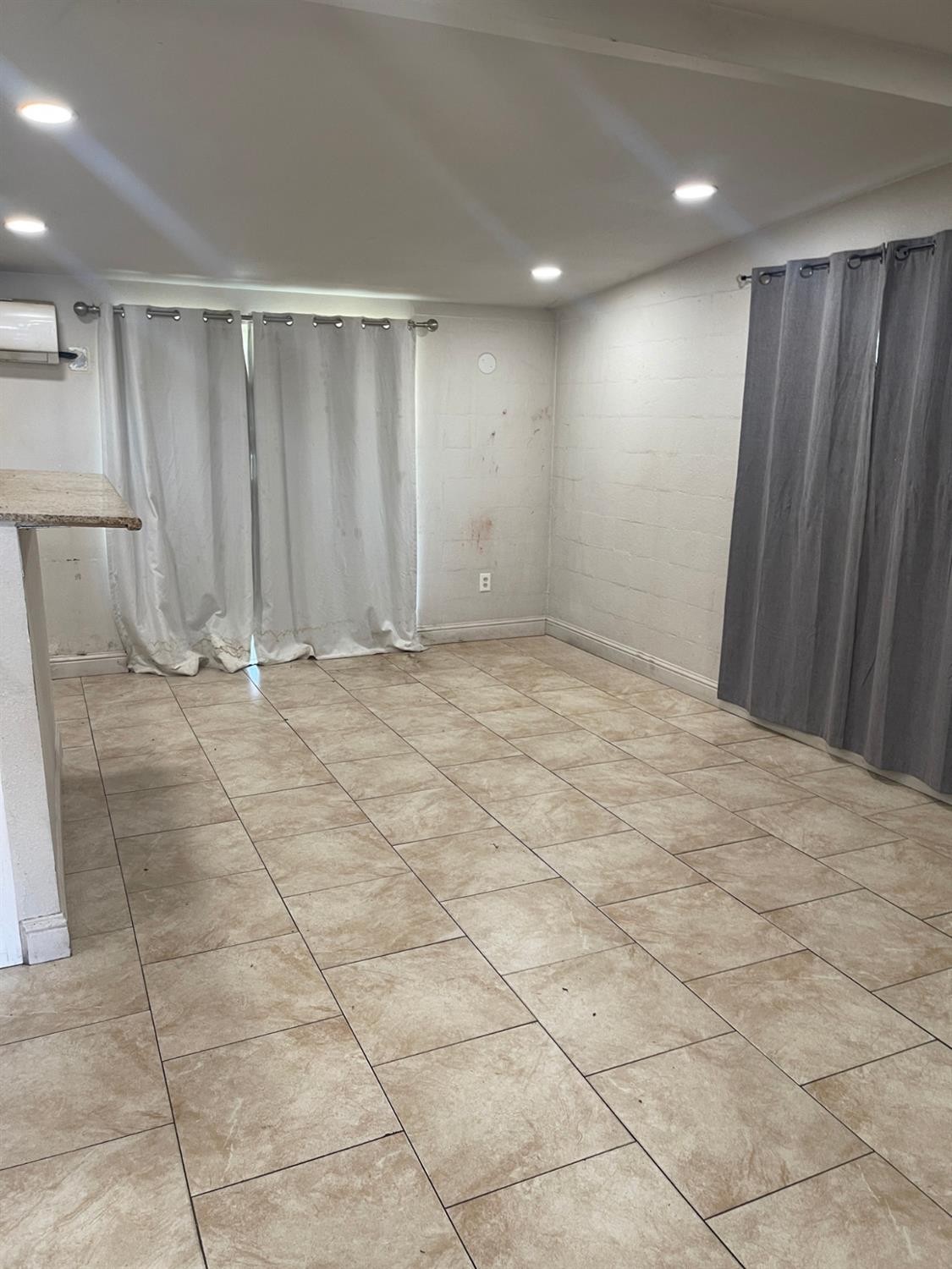 2326 East Hampton Way Fresno, CA 93726 - Photo 2 of 10