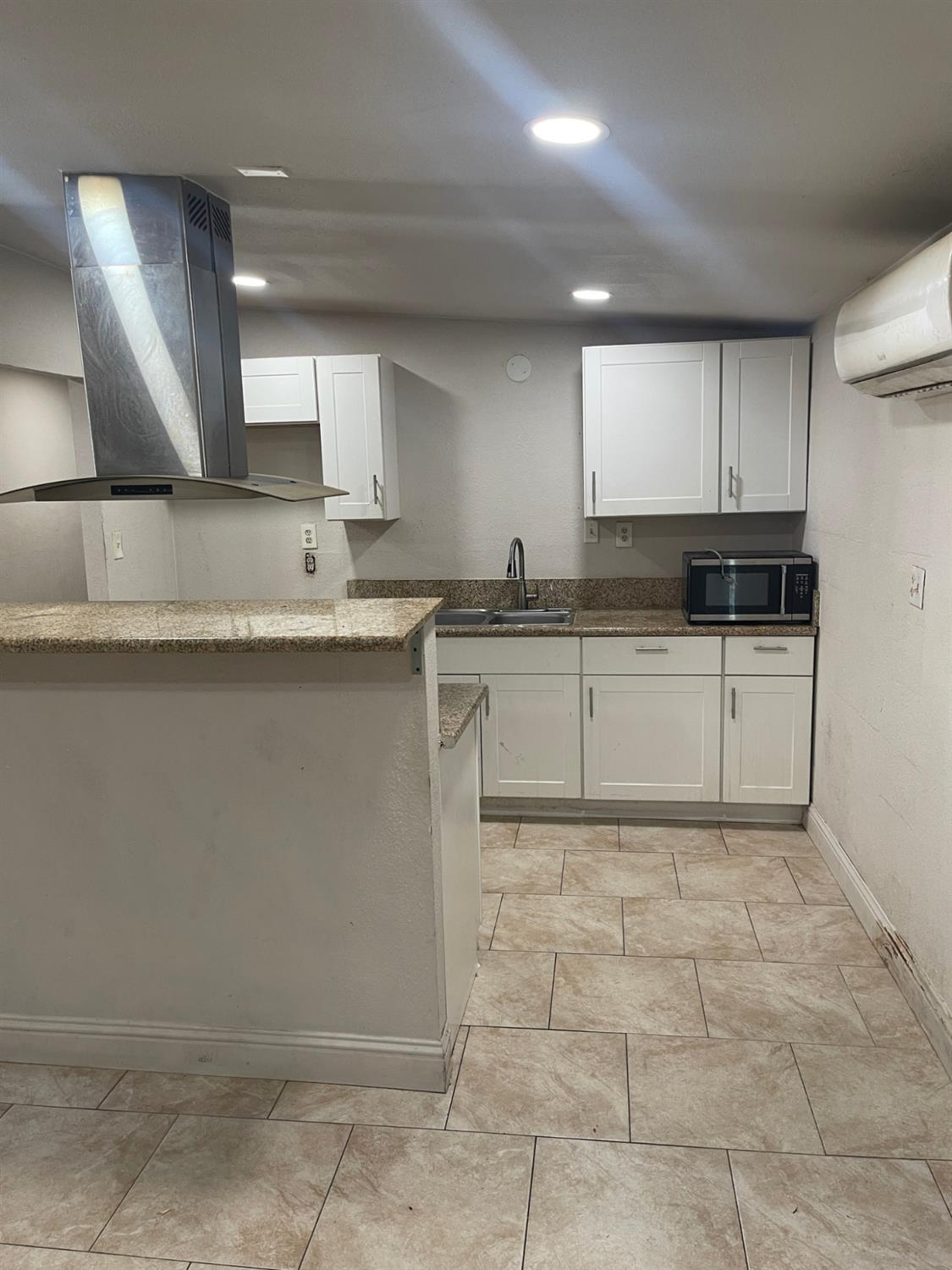 2326 East Hampton Way Fresno, CA 93726 - Photo 4 of 10
