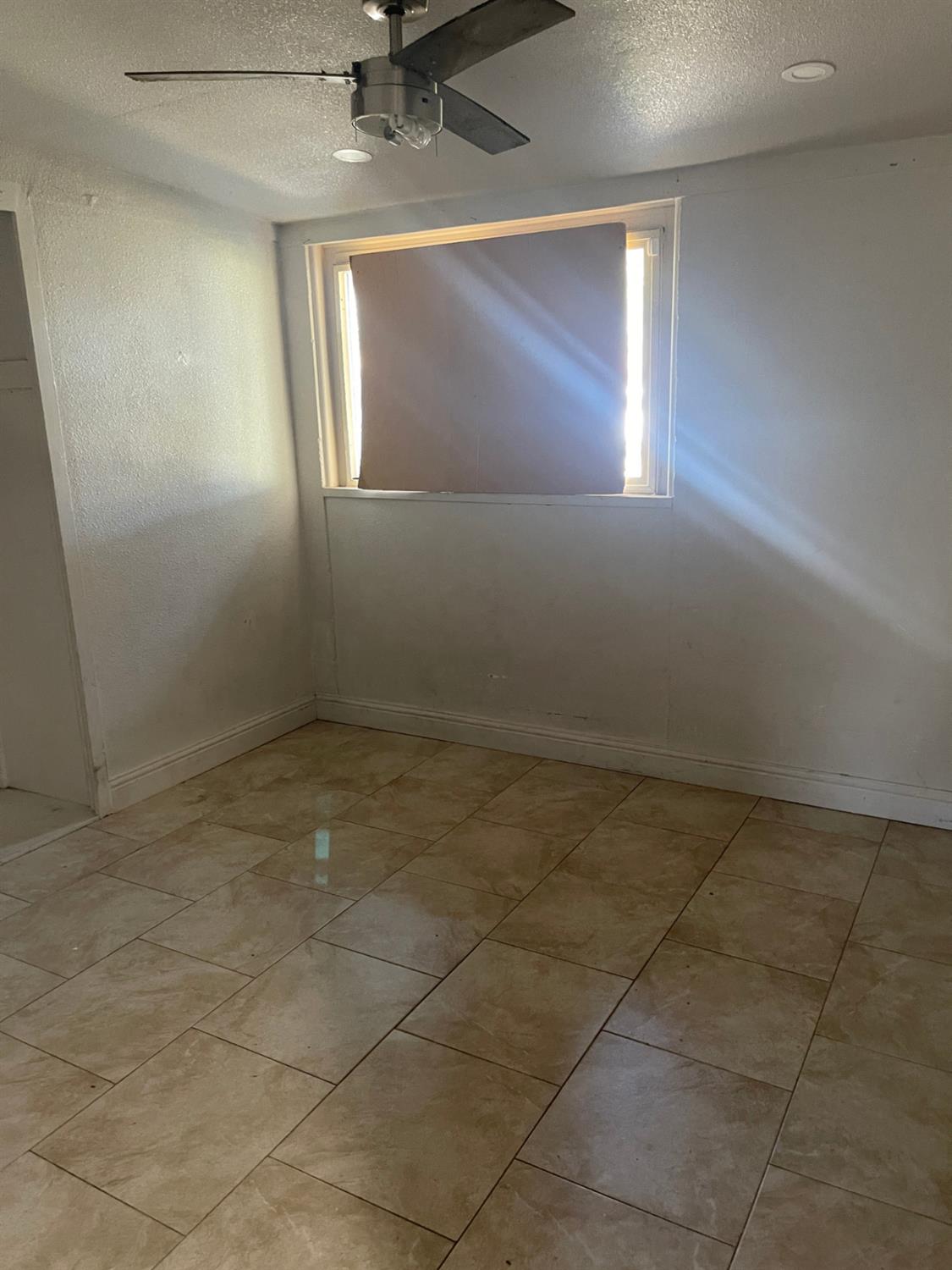 2326 East Hampton Way Fresno, CA 93726 - Photo 8 of 10