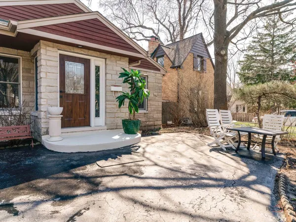 $599,900 | 1004 Princeton Avenue, Highland Park, IL 60035