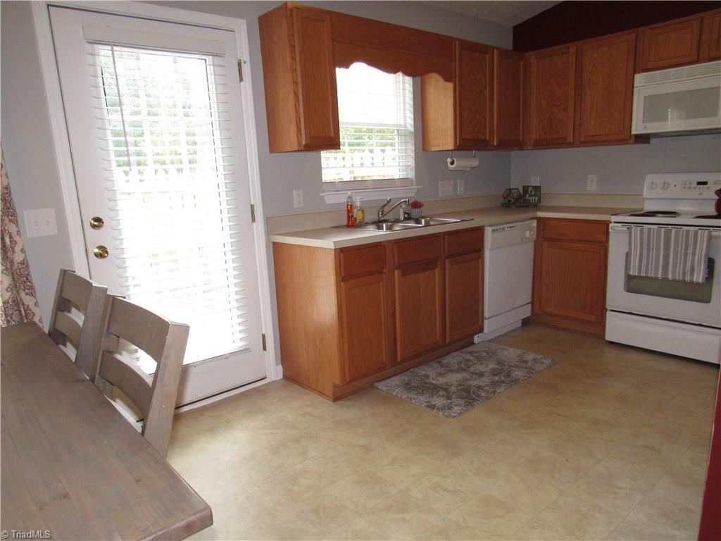 2850 WaterStone Loop High Point, NC 27265 - Photo 3 of 19
