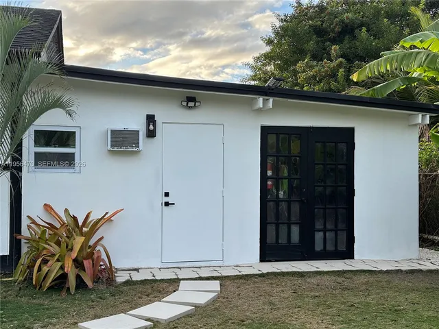 $1,300 | 18481 Southwest 208th Street, Unit 18481, Miami, FL 33187