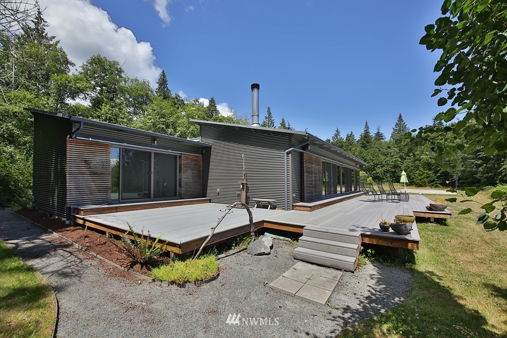 4535 Cedar Point Road Clinton, WA 98236 - Photo 2 of 24 Gallery Image 2