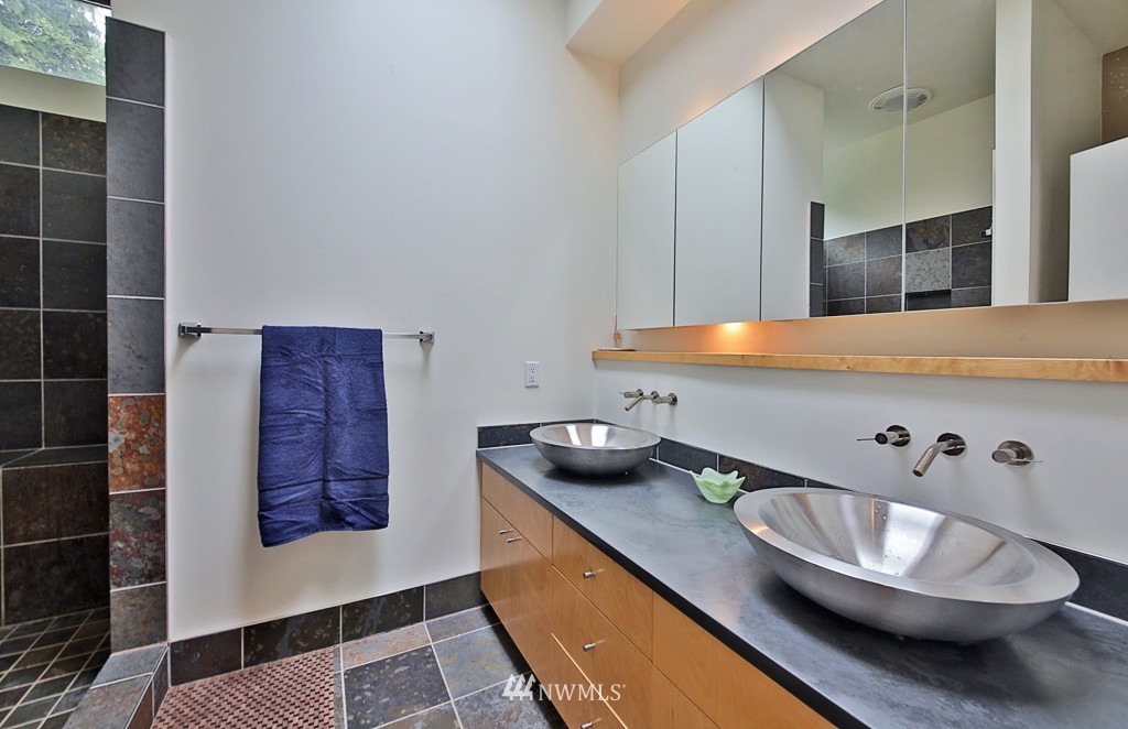 4535 Cedar Point Road Clinton, WA 98236 - Photo 17 of 24 Gallery Image 17