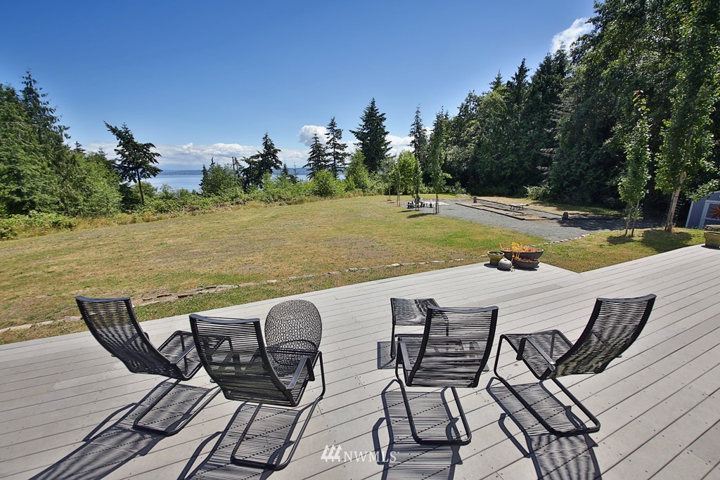 4535 Cedar Point Road Clinton, WA 98236 - Photo 3 of 24 Gallery Image 3