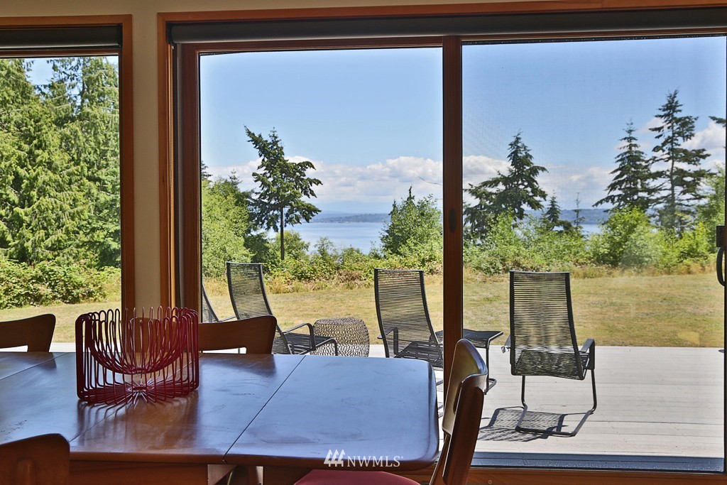 4535 Cedar Point Road Clinton, WA 98236 - Photo 6 of 24 Gallery Image 6