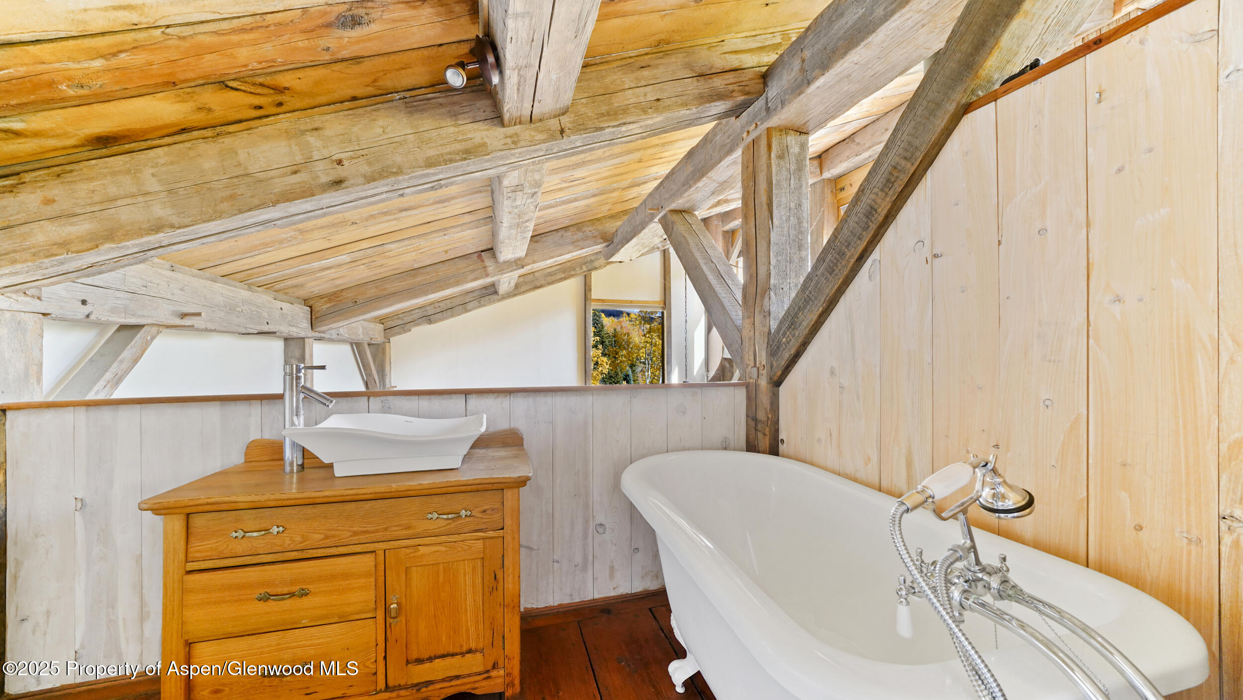 1315 Ruedi Creek Road Basalt, CO 81621 - Photo 21 of 48 a bathroom with a sink a mirror and a bathtub