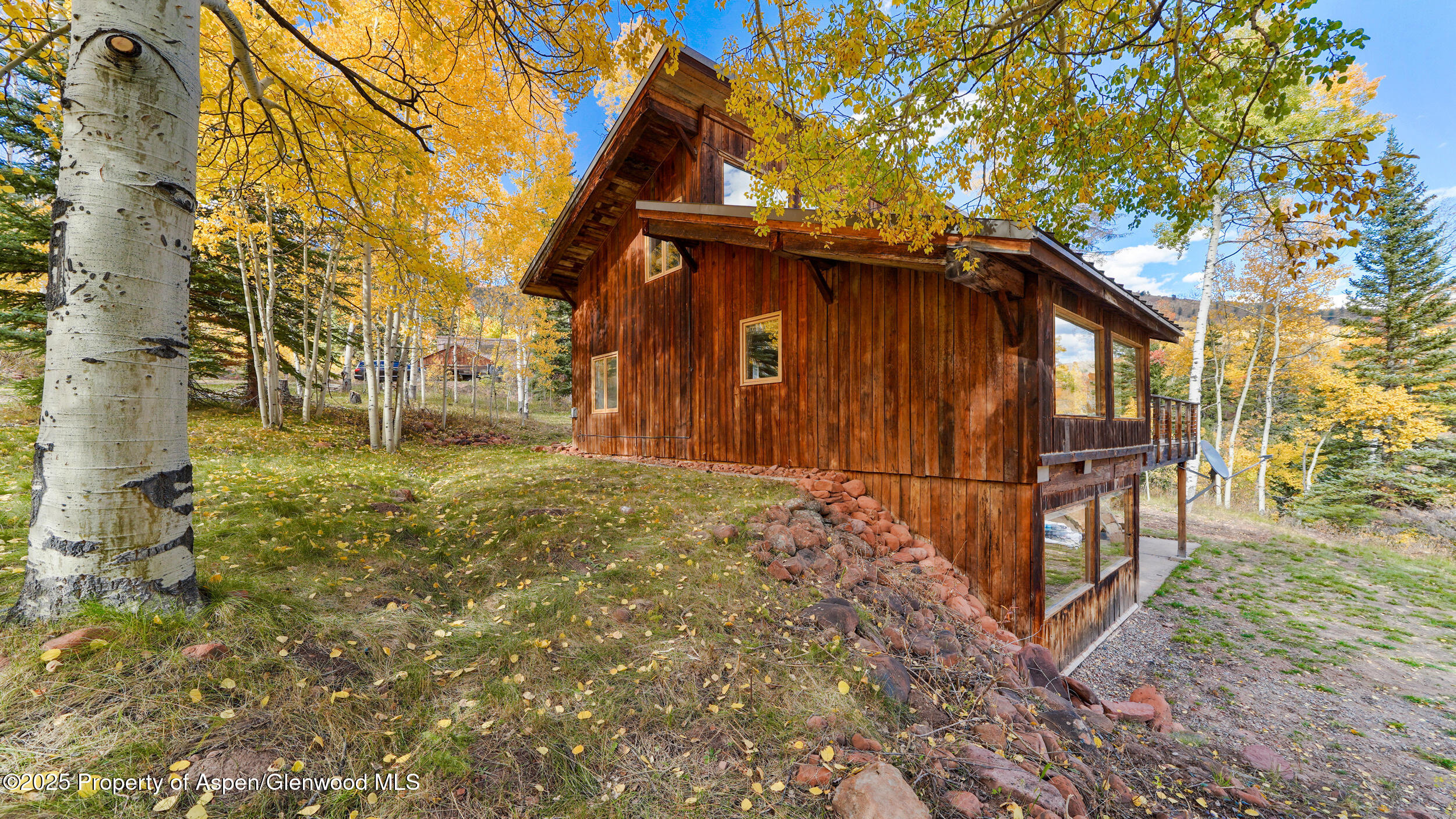 1315 Ruedi Creek Road Basalt, CO 81621 - Photo 6 of 48 a backyard of a house with lots of green space