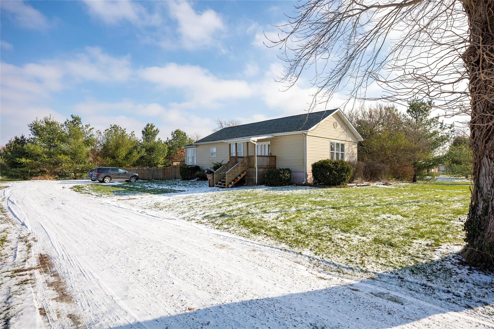 2232 Staunton Road Gillespie, IL 62033 - Photo 6 of 25