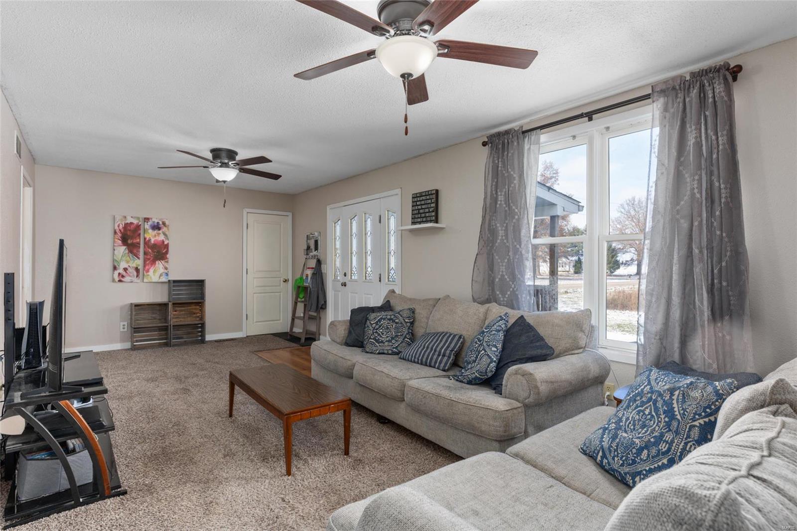 2232 Staunton Road Gillespie, IL 62033 - Photo 10 of 25