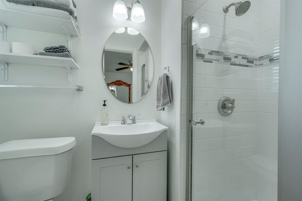 1425 Ridgecrest Drive Midlothian, TX 76065 - Photo 17 of 33 Tiled shower.