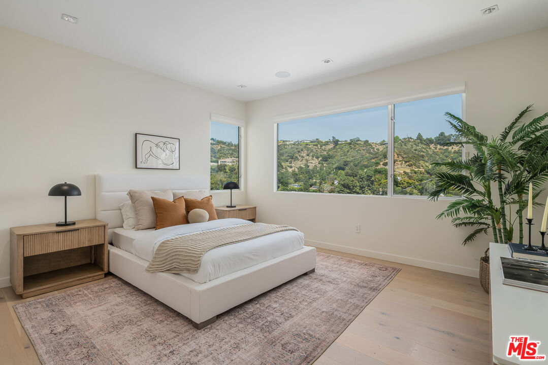 9697 Heather Road Beverly Hills, CA 90210 - Photo 13 of 19 Gallery Image 13