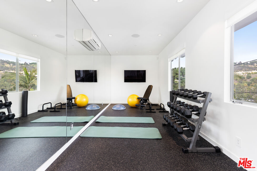9697 Heather Road Beverly Hills, CA 90210 - Photo 14 of 19 Gallery Image 14