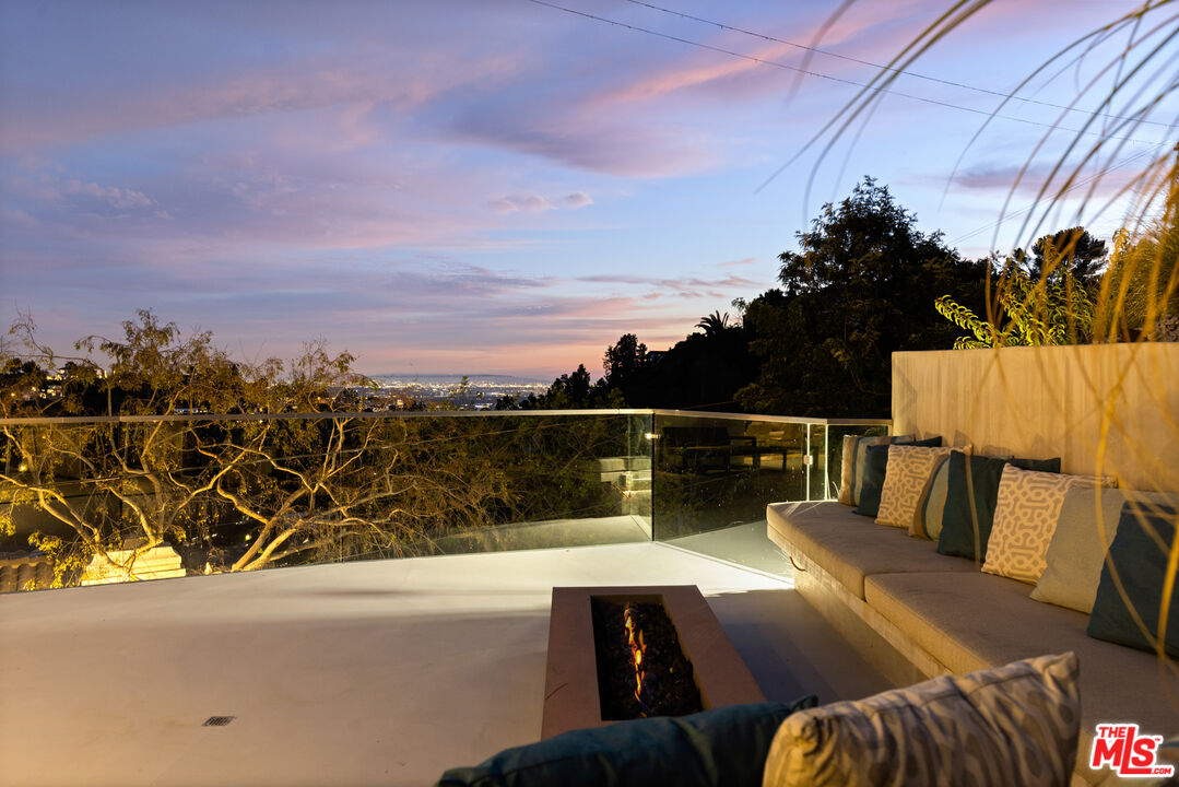 9697 Heather Road Beverly Hills, CA 90210 - Photo 18 of 19 Gallery Image 18