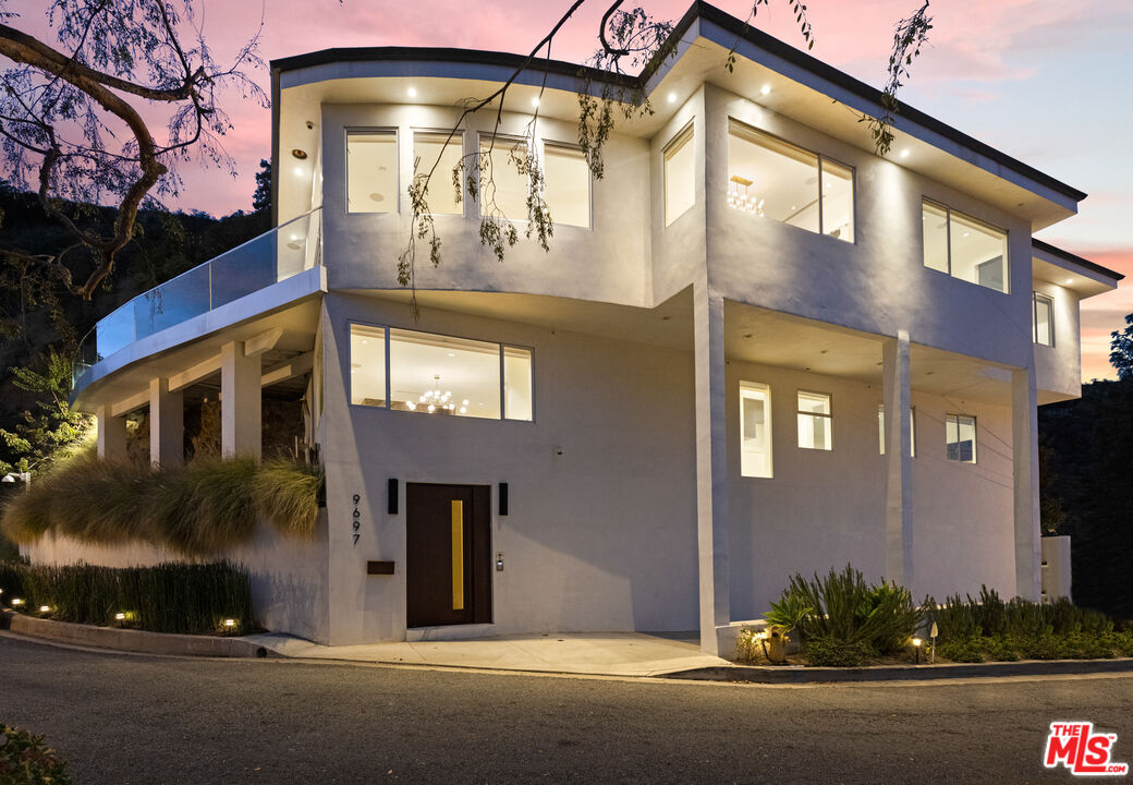 9697 Heather Road Beverly Hills, CA 90210 - Photo 19 of 19 Gallery Image 19