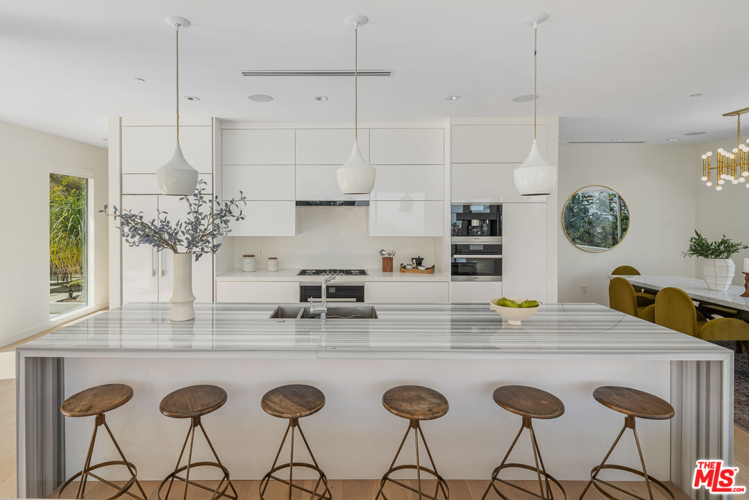 9697 Heather Road Beverly Hills, CA 90210 - Photo 3 of 19 Gallery Image 3