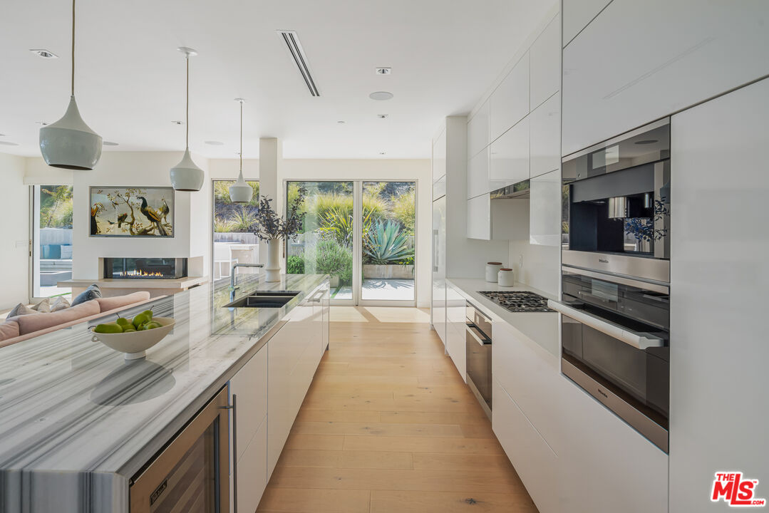 9697 Heather Road Beverly Hills, CA 90210 - Photo 4 of 19 Gallery Image 4