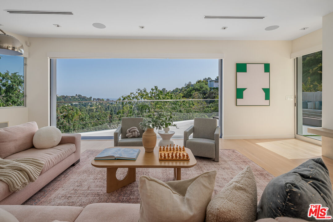9697 Heather Road Beverly Hills, CA 90210 - Photo 7 of 19 Gallery Image 7