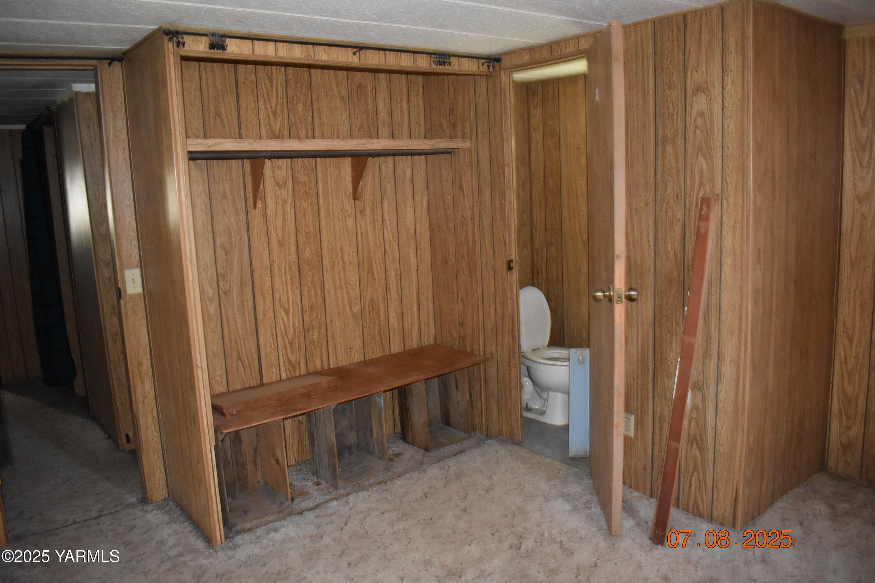 9950 Pumphouse Road Toppenish, WA 98948 - Photo 4 of 17 a bathroom with a toilet and a shower