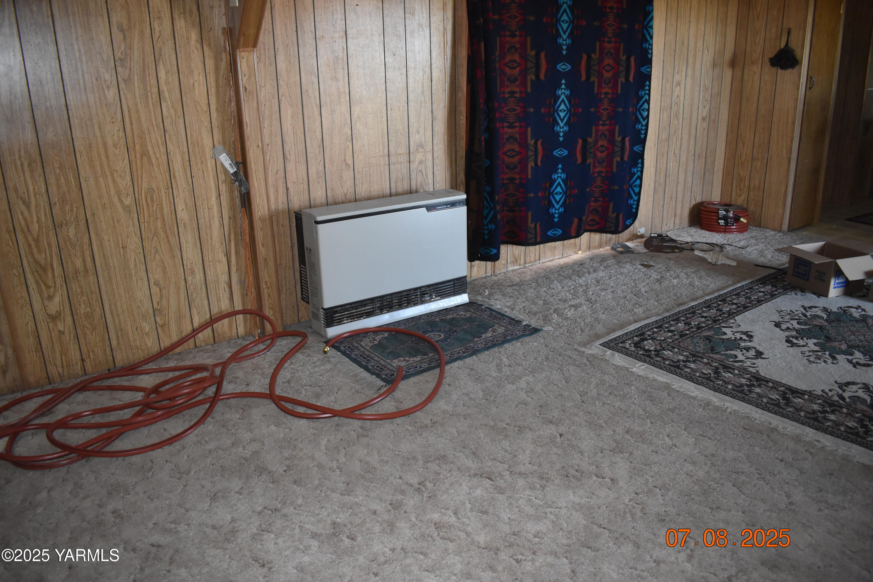 9950 Pumphouse Road Toppenish, WA 98948 - Photo 5 of 17 a room with equipment
