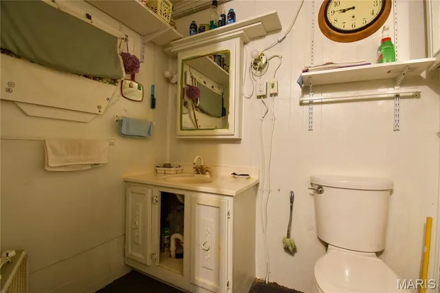 $99,999 | 404 School Street, Wilsonville, IL 62093