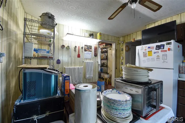 $99,999 | 404 School Street, Wilsonville, IL 62093