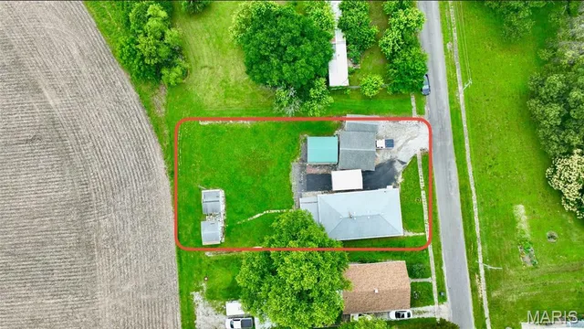 $99,999 | 404 School Street, Wilsonville, IL 62093