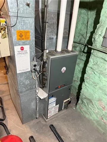 a view of utility room