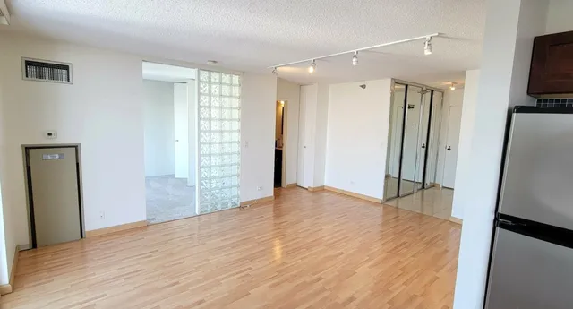 $2,350 | 1212 North LaSalle Street, Unit 2204, Chicago, IL 60610