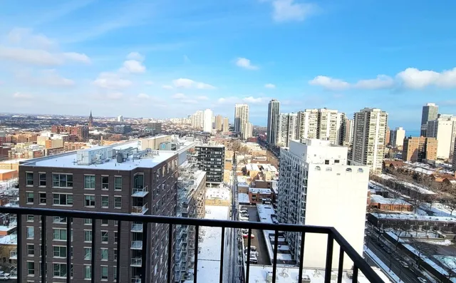 $2,350 | 1212 North LaSalle Street, Unit 2204, Chicago, IL 60610