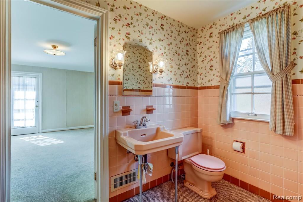 1041 Yorkshire Road Grosse Pointe Park, MI 48230 - Photo 23 of 35