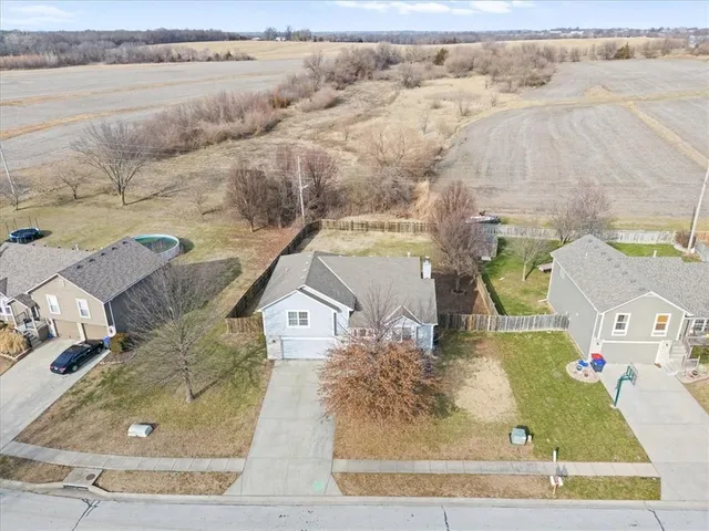 $370,000 | 15614 Pebble Terrace, Basehor, KS 66007