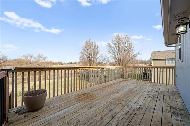 $370,000 | 15614 Pebble Terrace, Basehor, KS 66007