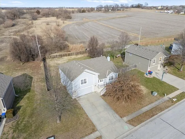 $370,000 | 15614 Pebble Terrace, Basehor, KS 66007