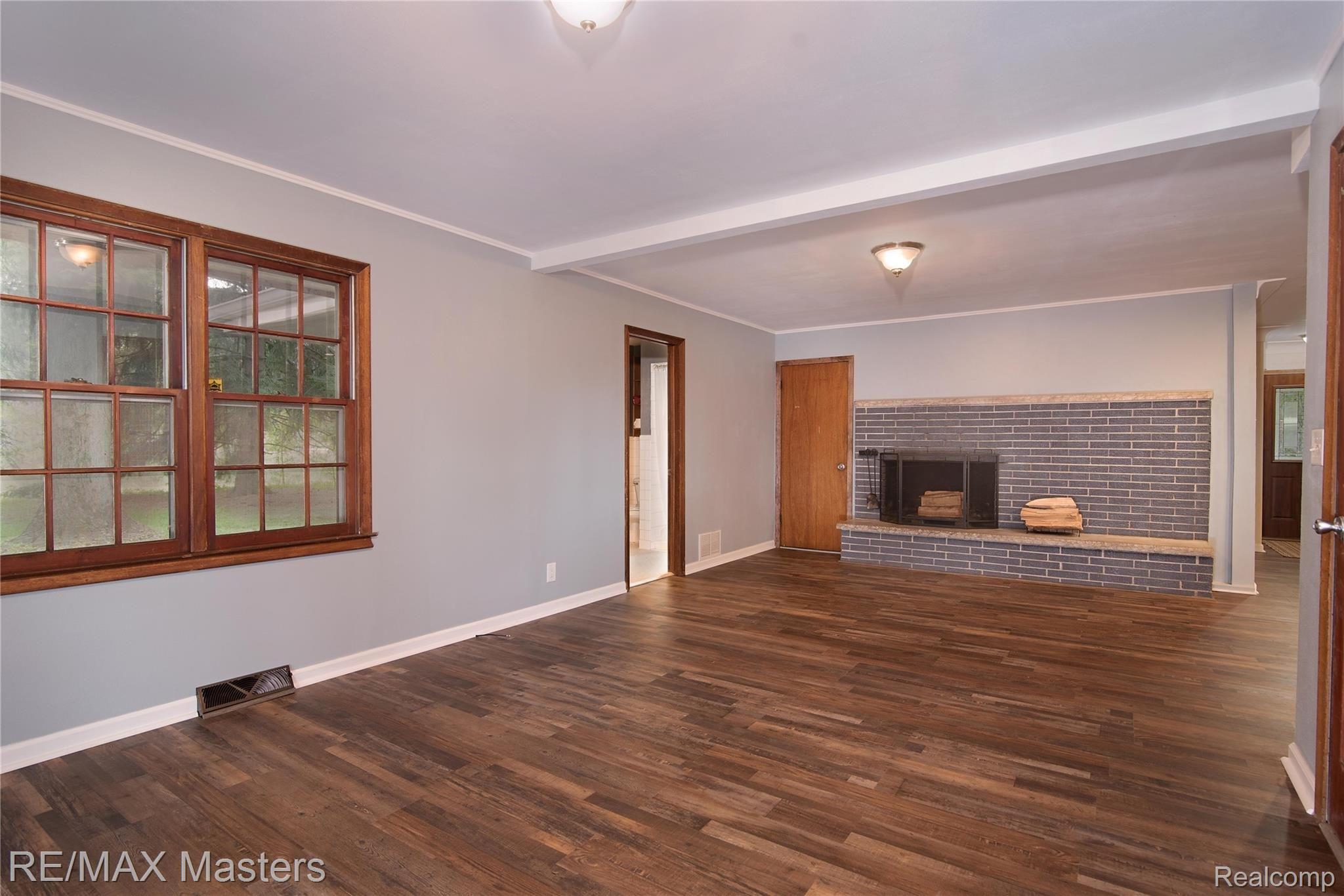 589 East Erie Road Temperance, MI 48182 - Photo 2 of 16 0010.jpg