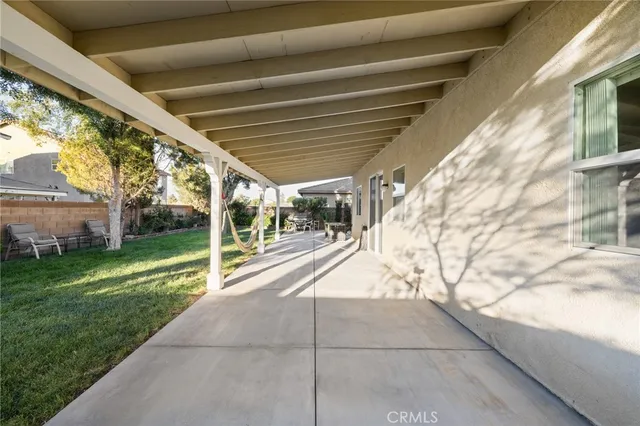 a view of a house with backyard and a tree