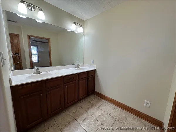 $1,900 | 1935 Sunshine Court, Hope Mills, NC 28348