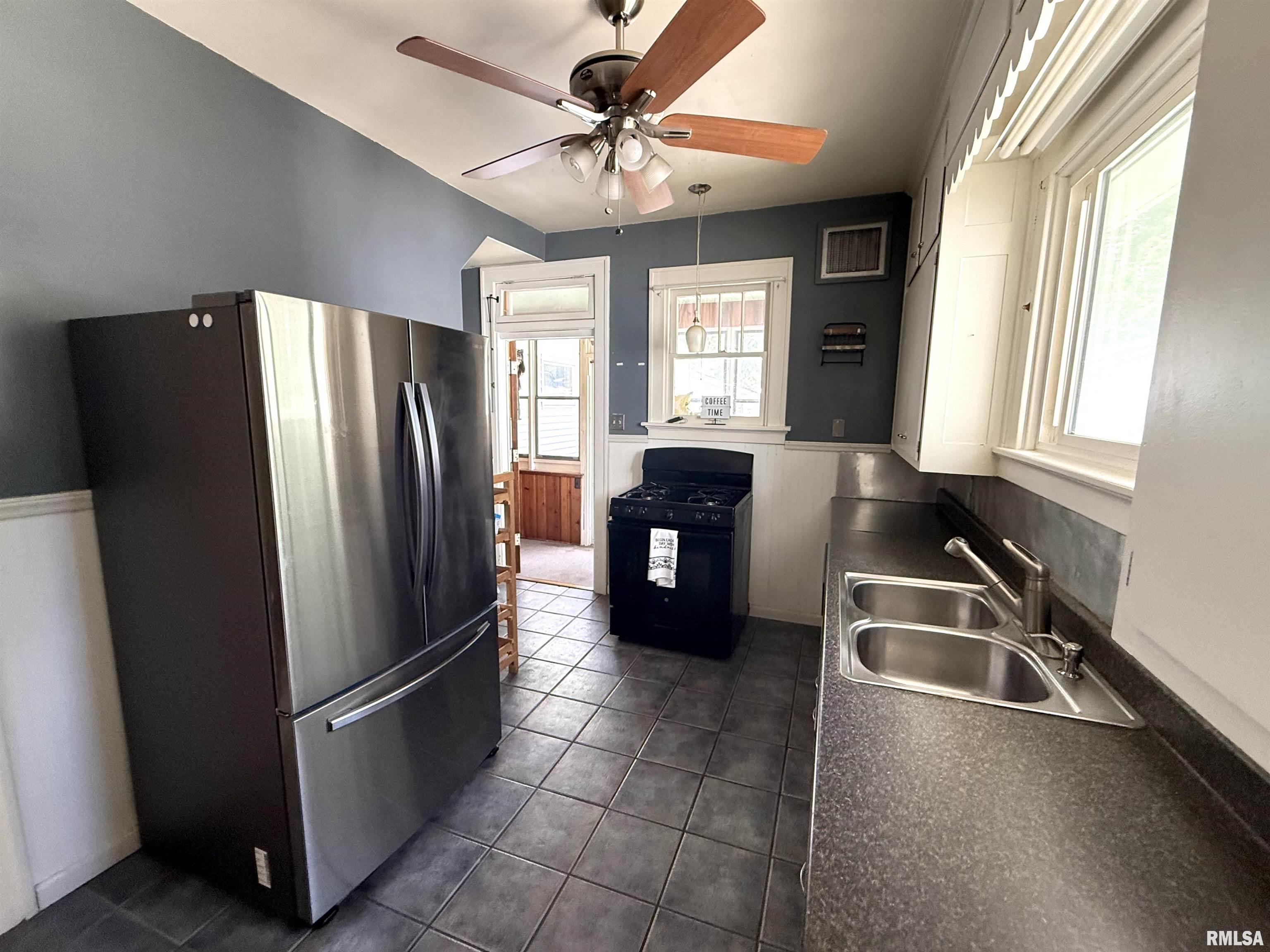 2241 Spring Street Quincy, IL 62301 - Photo 11 of 46
