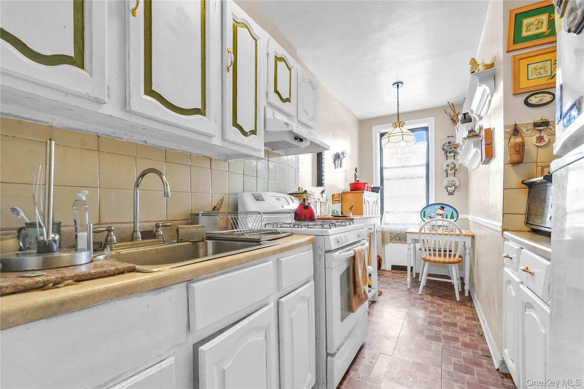 167-10 Crocheron Avenue, Unit 1F Queens, NY 11358 - Photo 9 of 16 a kitchen with lots of counter top space