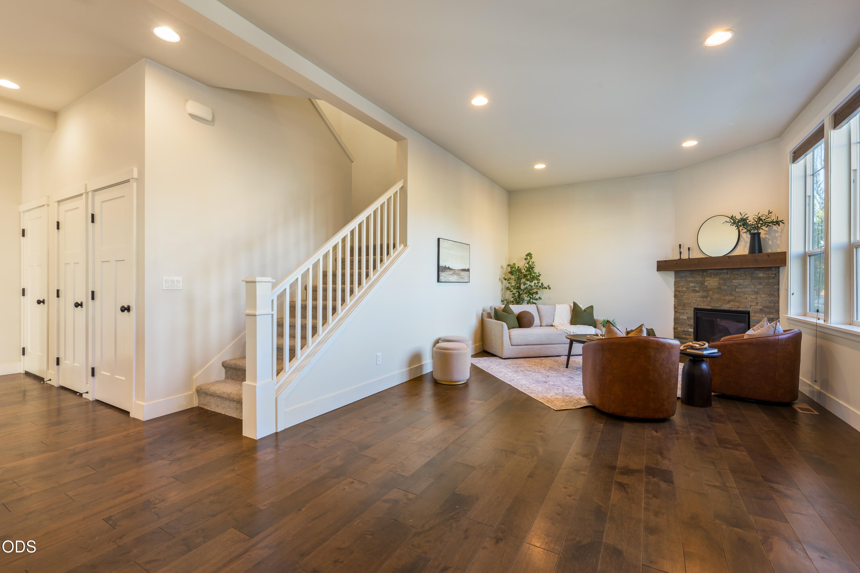 61591 Aaron Way Bend, OR 97702 - Photo 4 of 25 Gallery Image 4