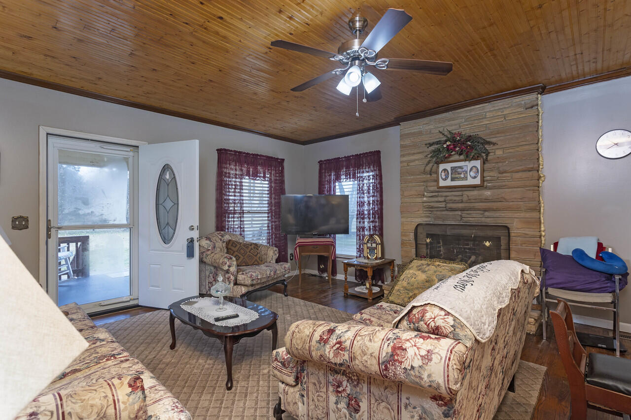 12226 North Nopone Valley Road Decatur, TN 37322 - Photo 6 of 44 nvp9