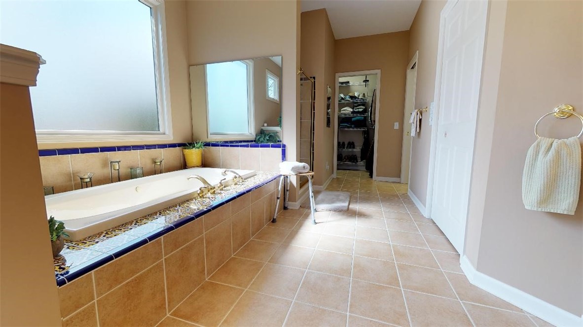 15103 Beacon Ridge Drive Seneca, SC 29678 - Photo 20 of 46 Master Bath/Large Jetted Tub