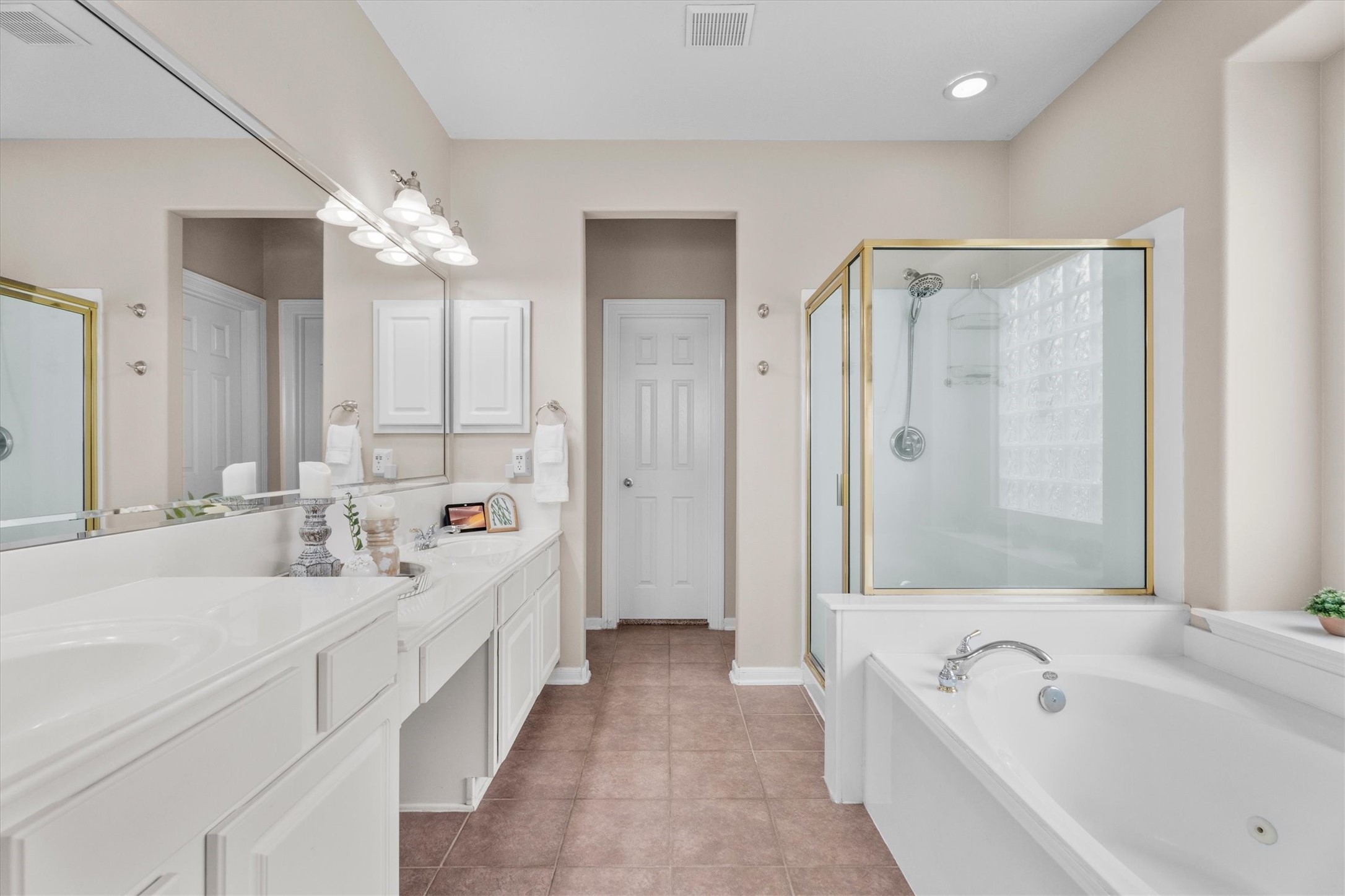 6323 Stone Trail Lane Spring, TX 77379 - Photo 19 of 43 a bathroom with a tub a sink and a large mirror