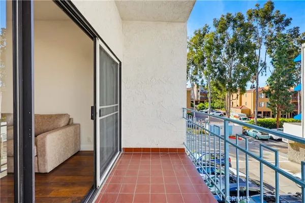 $2,650 | 8328 Regents Road, Unit 1F, San Diego, CA 92122