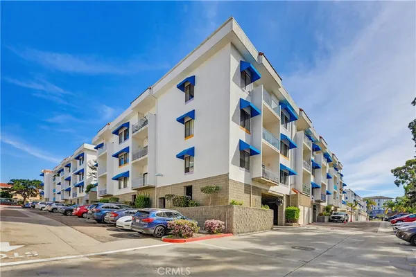 $2,650 | 8328 Regents Road, Unit 1F, San Diego, CA 92122
